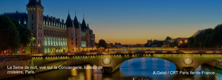 La Seine de nuit, vue sur la Conciergerie, bateau de croisière, Paris. A.Gelot / CRT Paris Ile-de-France
