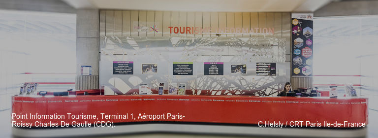 Point Information Tourisme, Terminal 1, Aéroport Paris-Roissy Charles De Gaulle (CDG). C.Helsly / CRT Paris Ile-de-France