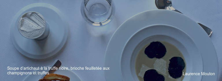 Soupe d’artichaut à la truffe noire, brioche feuilletée aux champignons et truffes