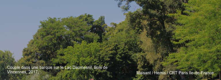 Couple dans une barque sur le Lac Daumesnil, Bois de Vincennes, 2017.