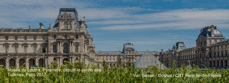 Musée du Louvre, Pyramide, depuis le Jardin des Tuileries, Paris 2017 Van Biesen / Ooshot / CRT Paris Ile-de-France
