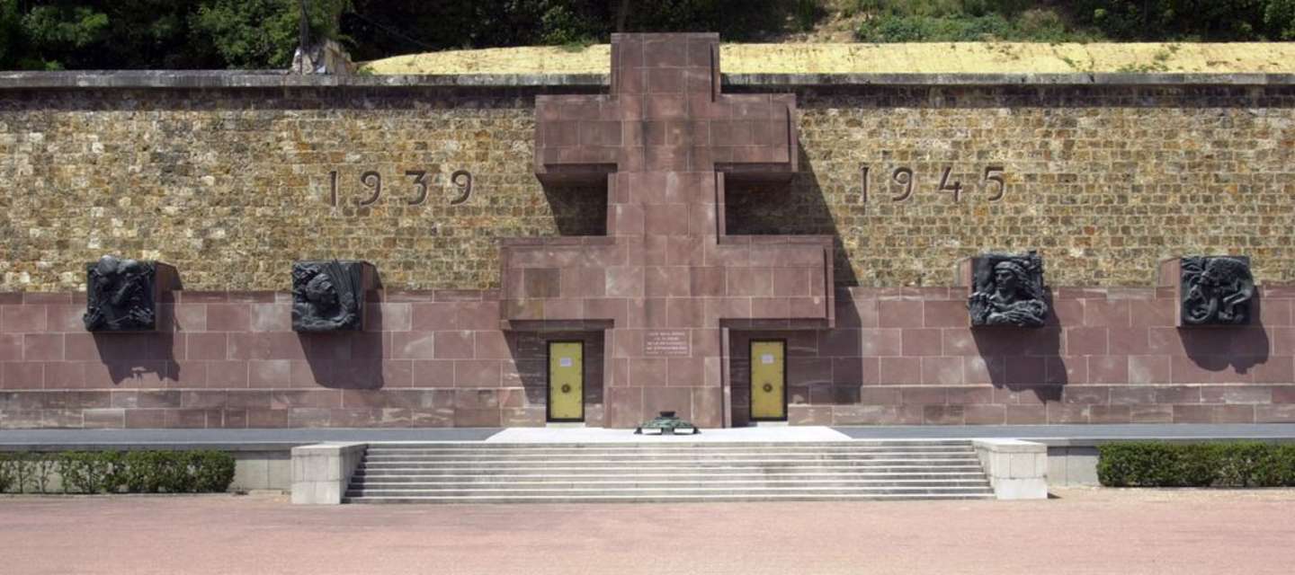 Le Mont-Valérien - le Mémorial de la France combattante sous les remparts du fort