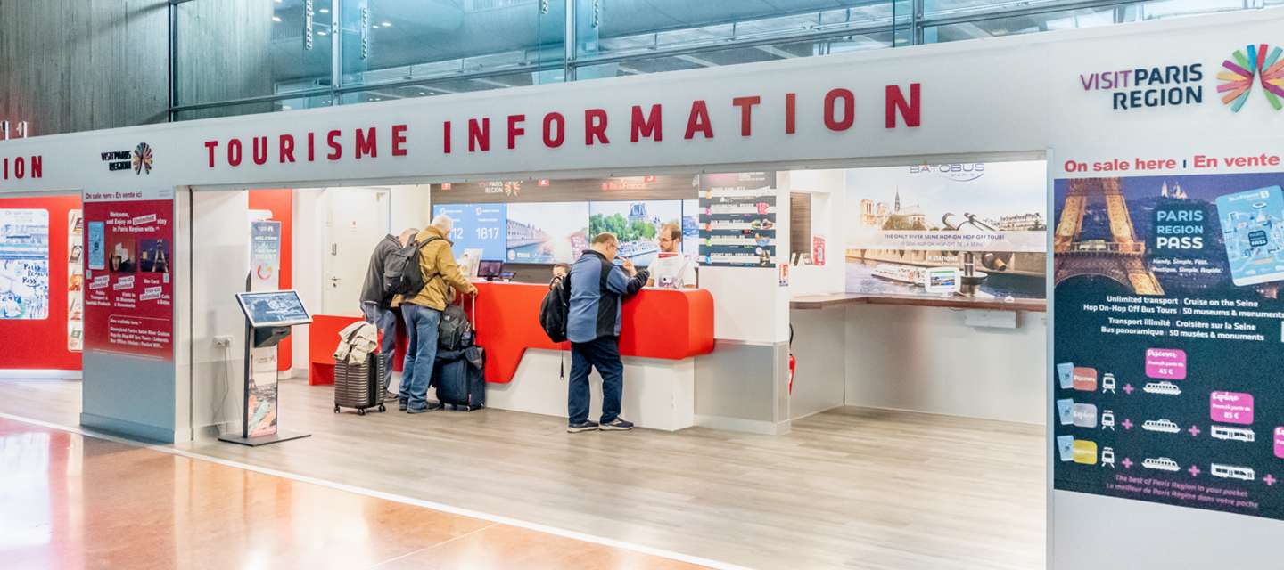 Point Information Tourisme, Terminal 2E, Aéroport Paris-Roissy Charles‑de‑Gaulle (CDG).