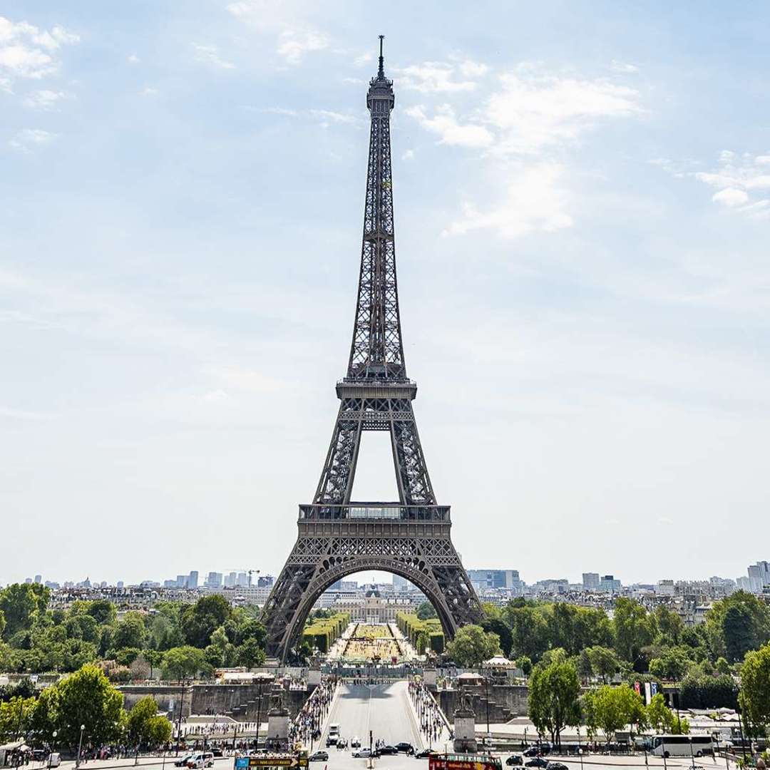 Explore the top of the Eiffel Tower - OFFICIAL website