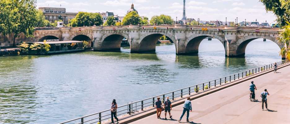 Quais de Seine au printemps