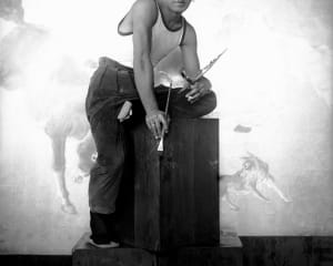 Foujita dans son atelier, vers 1925, Paris, fonds Roger-Viollet