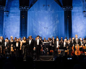 Orchestre de musique dans édifice religieux