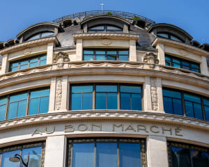 Haut de la façade du Bon Marché