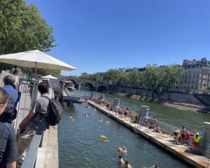 Site de baignade aménagé dans le bras de Pont Marie, sur la Seine.