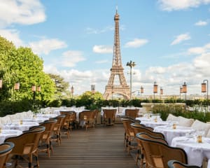 Terrasse du Restaurant Girafe donnant sur la tour Eiffel
