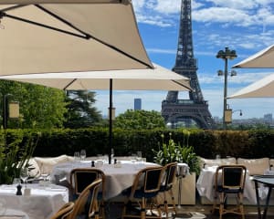 Vue de la Tour Eiffel depuis la terrasse du restaurant Girafe