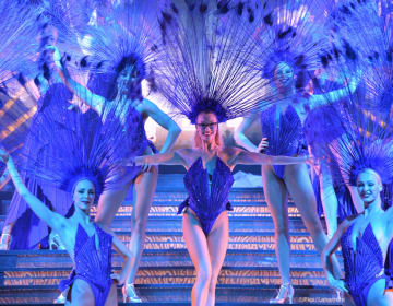 Le Lido, spectacle "Paris Merveilles", Bluebell, Paris 2017.