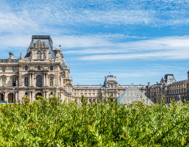 Musée du Louvre, Pyramide, depuis le Jardin des Tuileries, Paris 2017