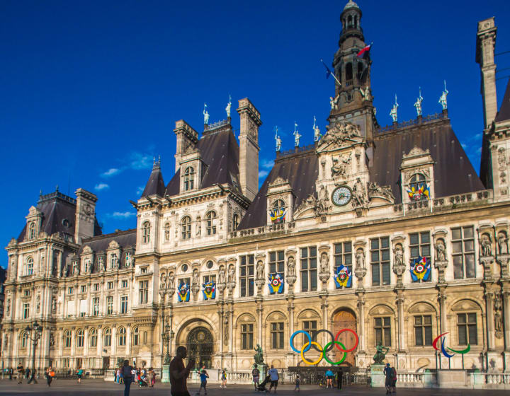 Hôtel de Ville de paris redécoré pour les Jeux Olympiques et Paralympiques 2024