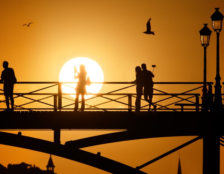 Pont des Arts au coucher de soleil, Paris 2017.