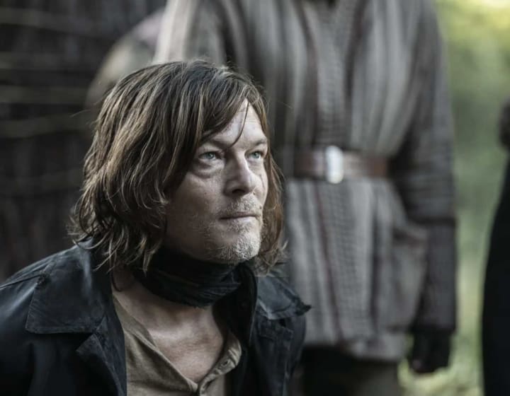 Portrait de l'acteur principal de la série The Walking Dead pendant le tournage d'une scène