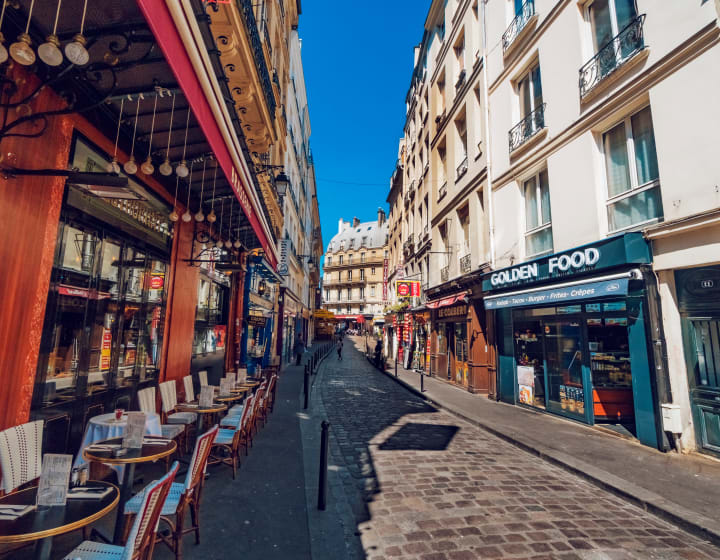 Vieux cafés du Quartier Latin à Paris.