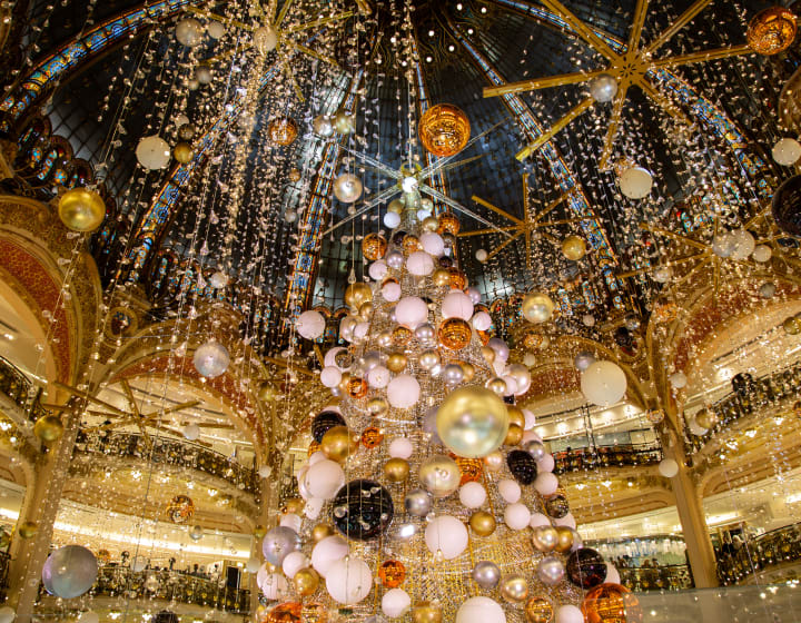 Sapin et décorations de Noël aux Galeries Layette Haussman