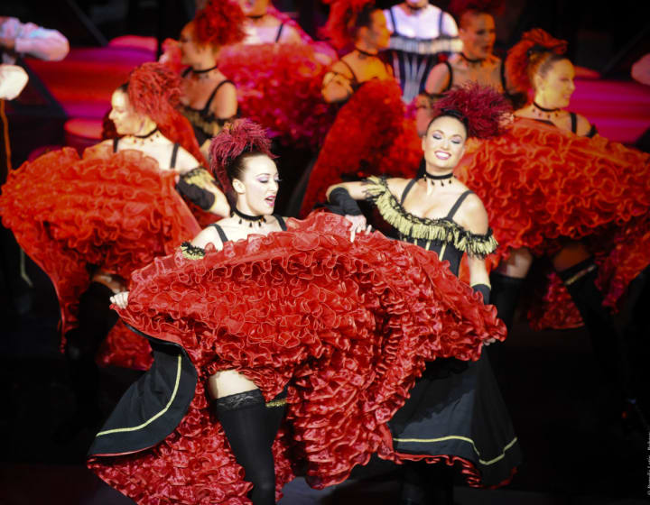 Danseuses du Paradis latin en représentation