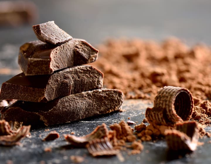 Morceaux et copeaux de chocolats, cacao en poudre