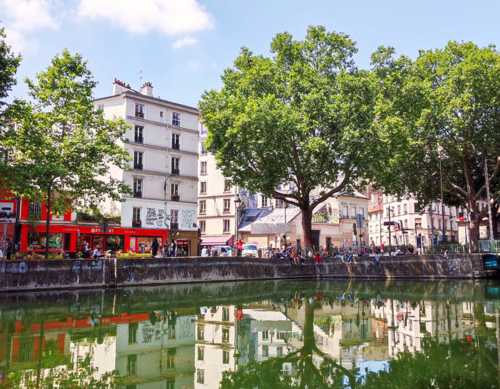 Librairie Artazart, devant le canal St Martin