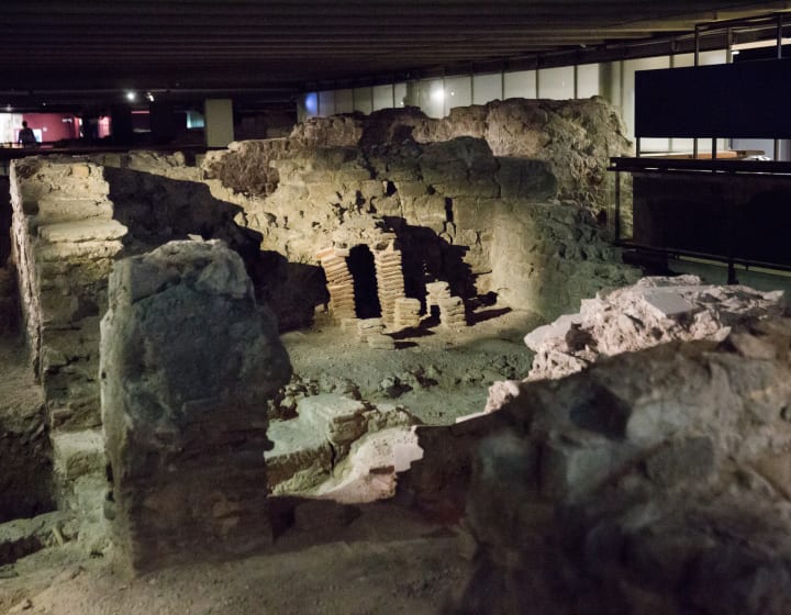 A l'intérieur de la crypte archéologique de l'île de la Cité sous Notre Dame de Paris