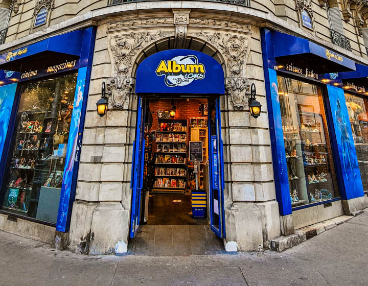 Devanture de la librairie de bandes dessinées Album Comics