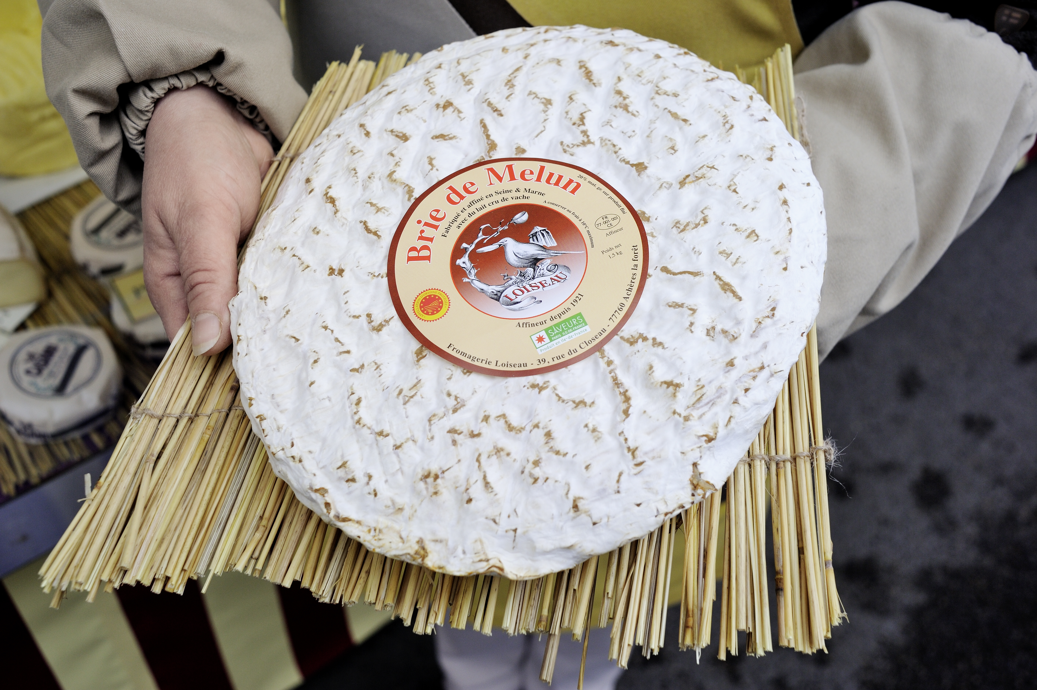 Marché de Fontainebleau%252C fromagerie Loiseau%252C fromager affineur de Brie%252C Brie de Melun%252C Seine-et-Marne. Marché de Fontainebleau%252C fromagerie Loiseau%252C fromager affineur de Brie%252C Brie de Melun%252C Seine-et-Marne.