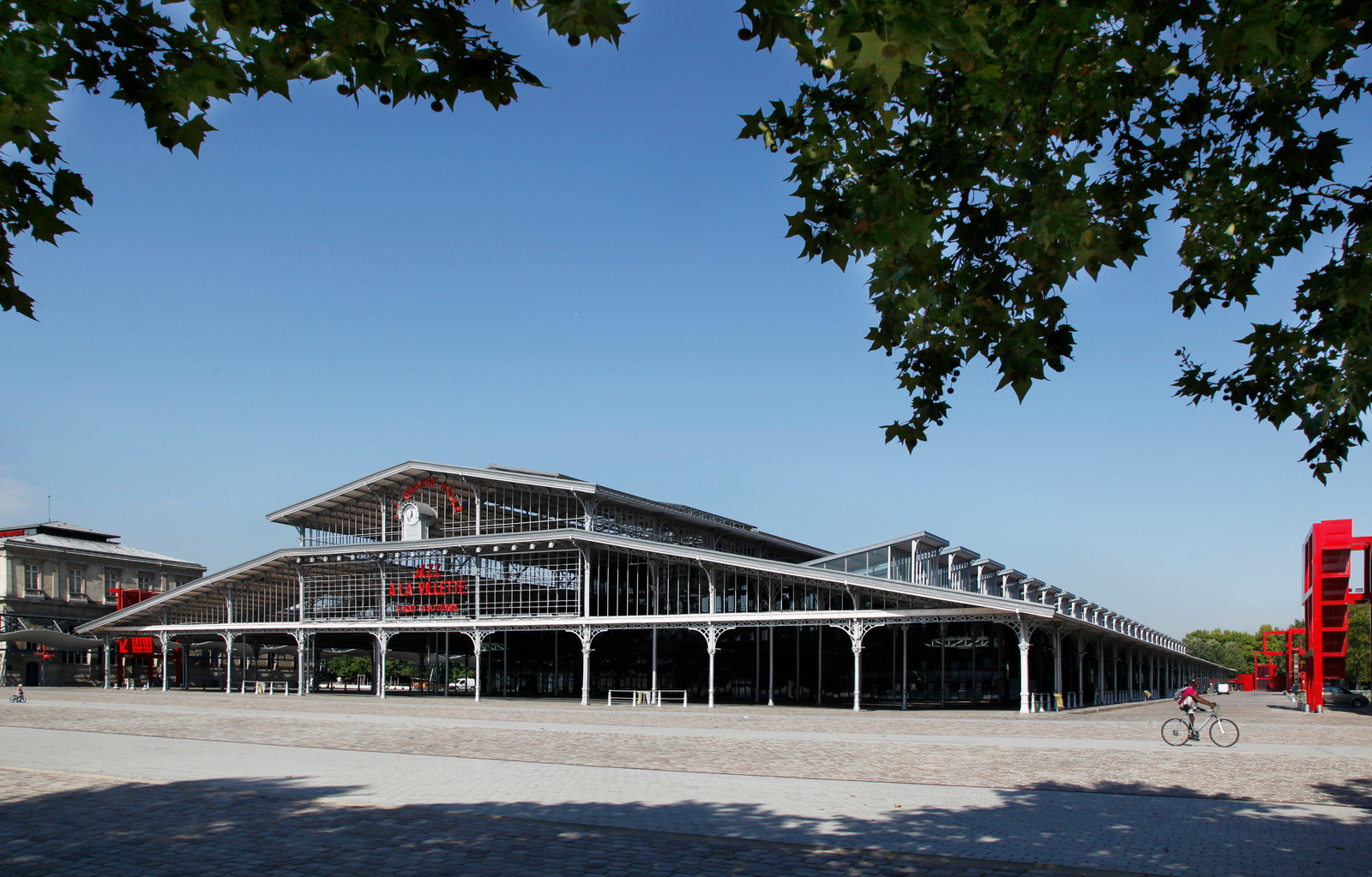 Parc de la Villette%252C la Grande Halle%252C Paris 2011 Jarry-Tripelon - CRT Paris Ile-de-France