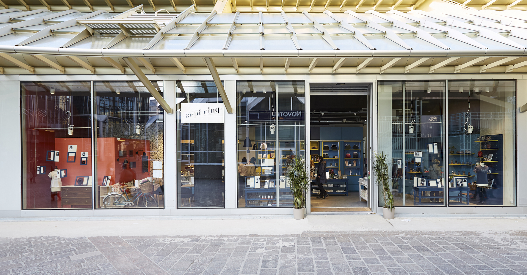 Boutique Sept-Cinq%252C Paris%252C 2016. G. Hermach