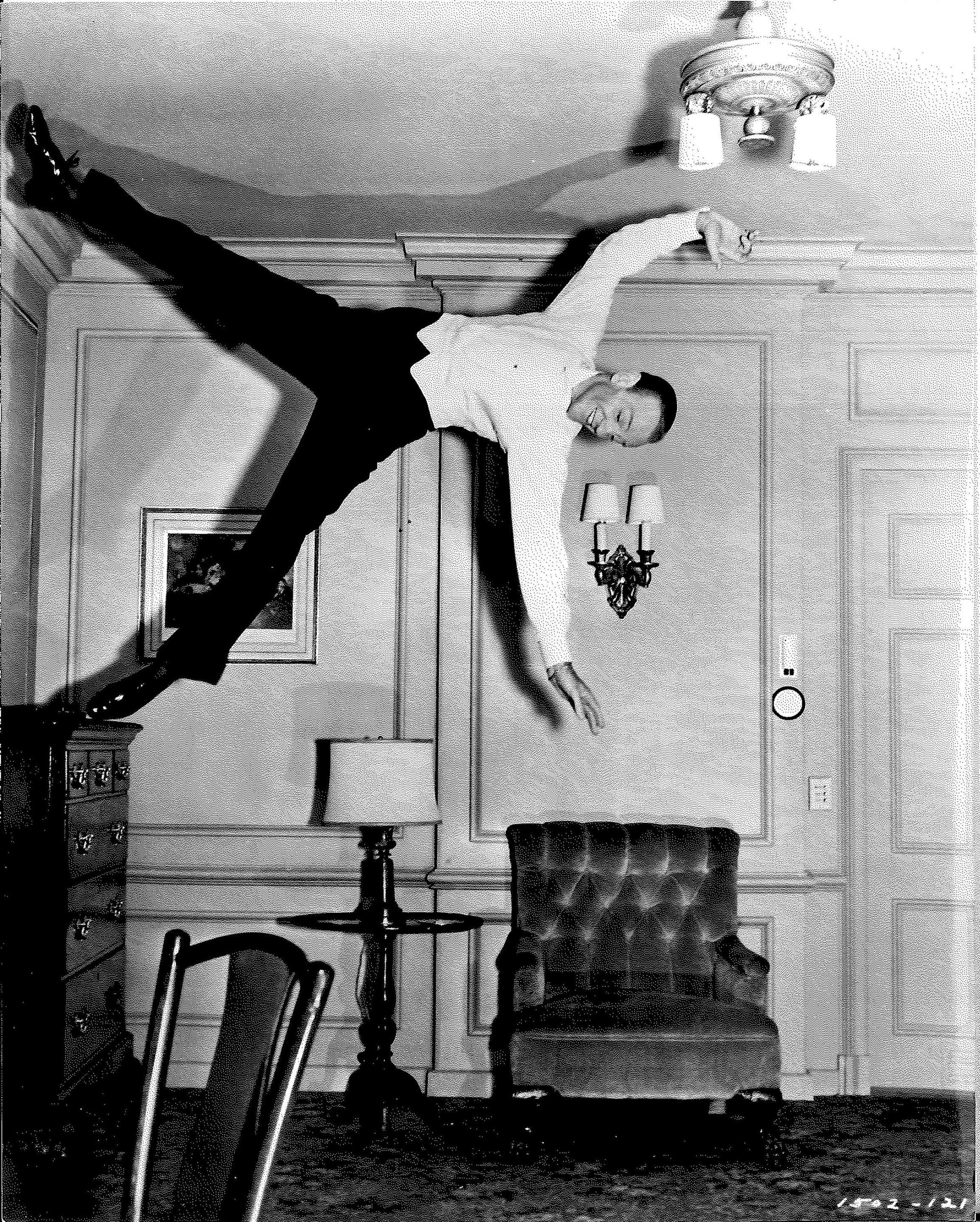 Fred Astaire dans Mariage royal (Royal Wedding)%252C réal. Stanley Donen%252C 1951. Droits réservés.