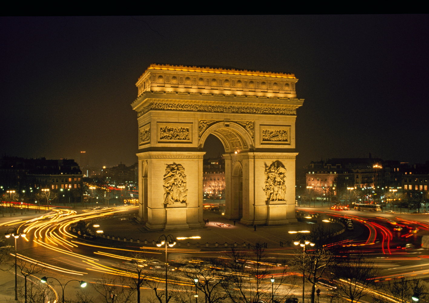 Arc de Triomphe%252C circulation de nuit place de l'Etoile%252C Paris J.-M. Charles-CMN%252C Paris