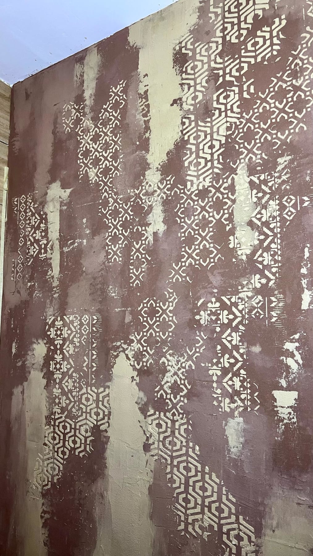 Decorative Wall Finishes: How Stencils and Textures Transform Your Home