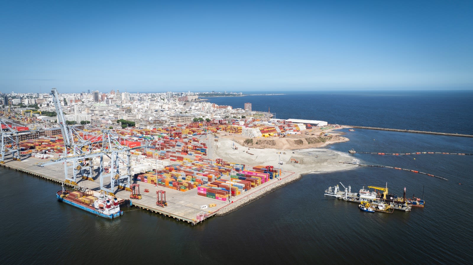 Operaciones de contenedores en la terminal Katoen Natie Terminal Cuenca del Plata