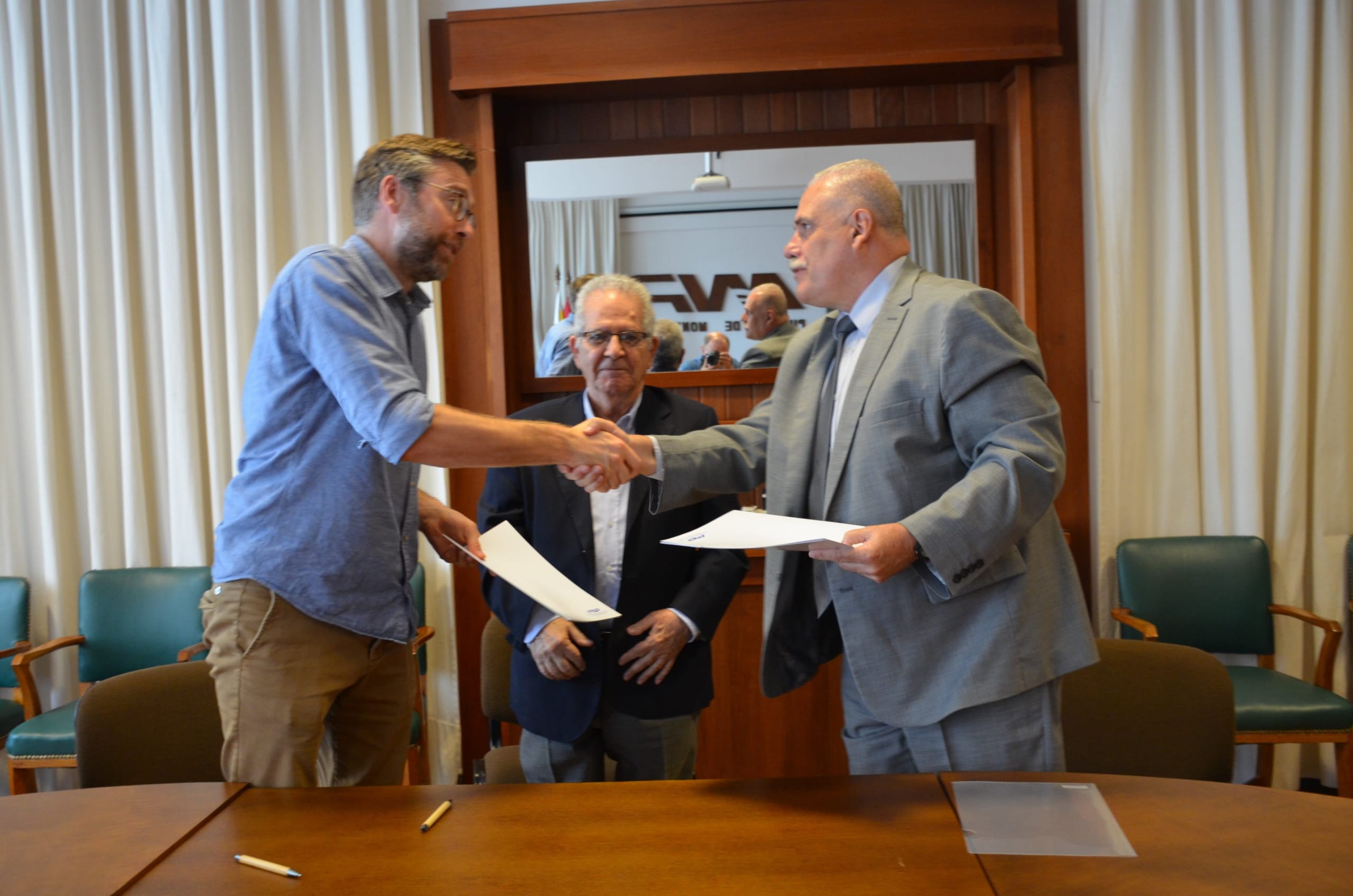 Recuperan de la Bahía de Montevideo farol diseñado por un premio Nobel