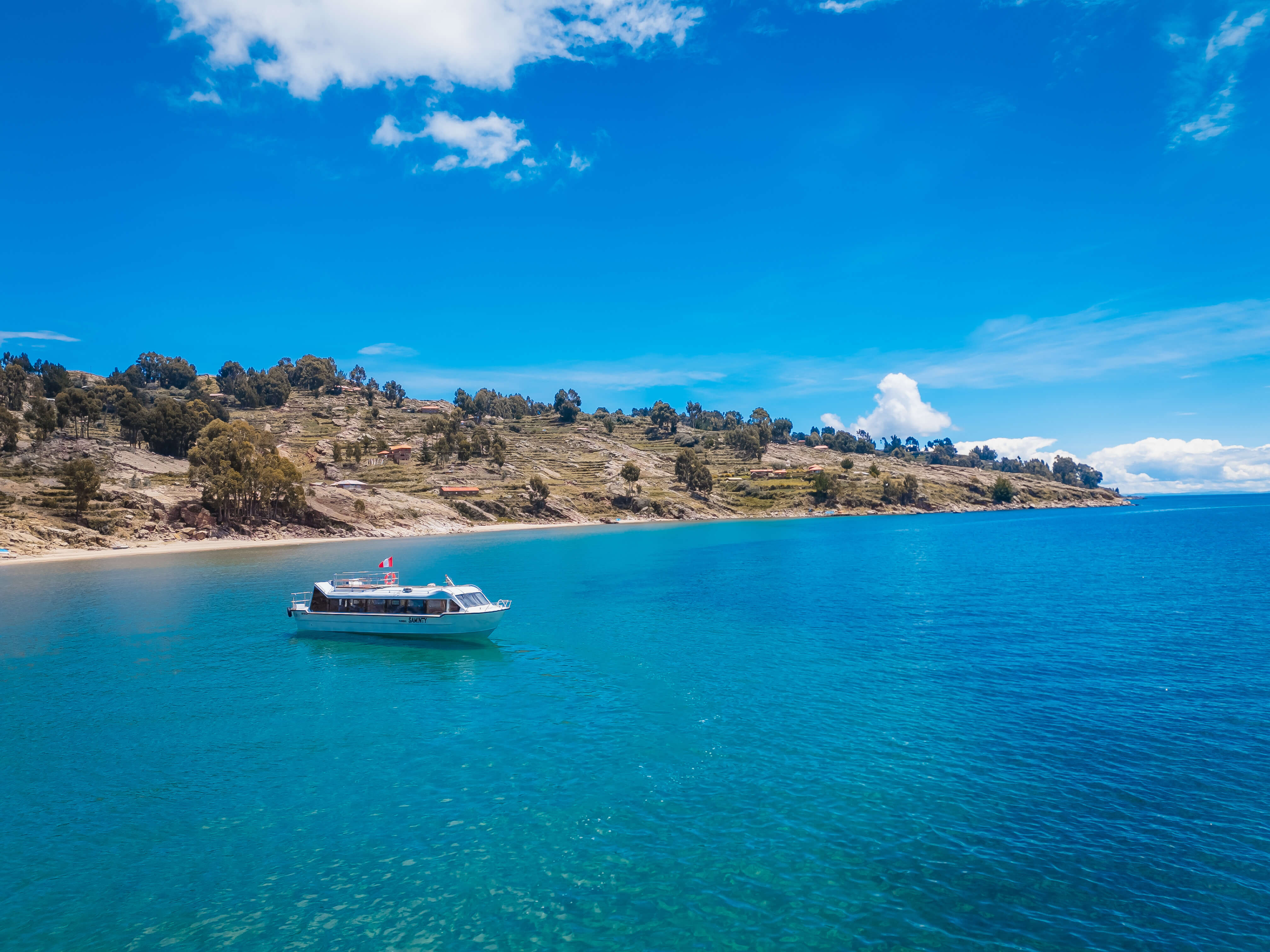 Lancha en el lago Titicaca
