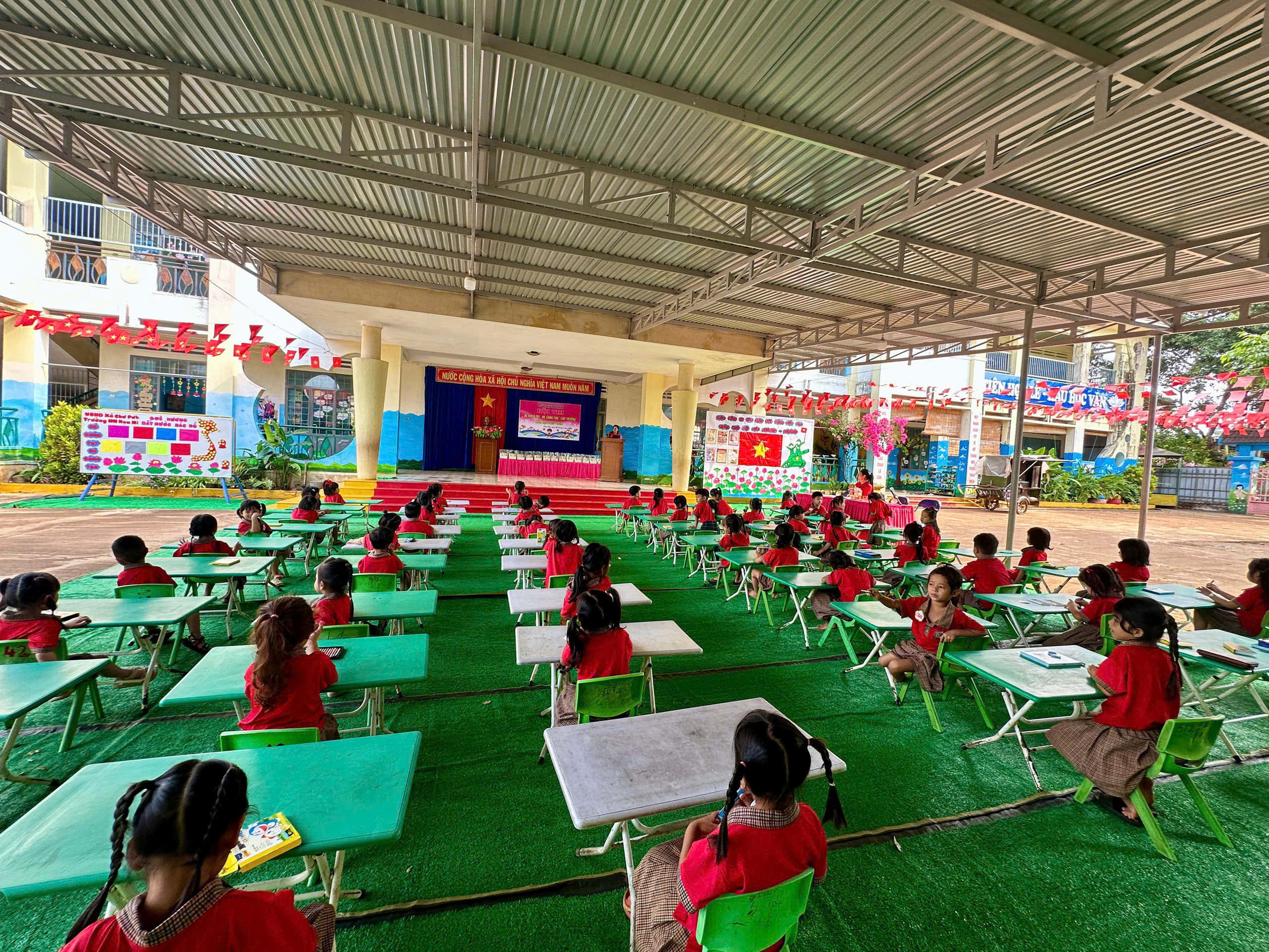 Trẻ tham gia hội thi