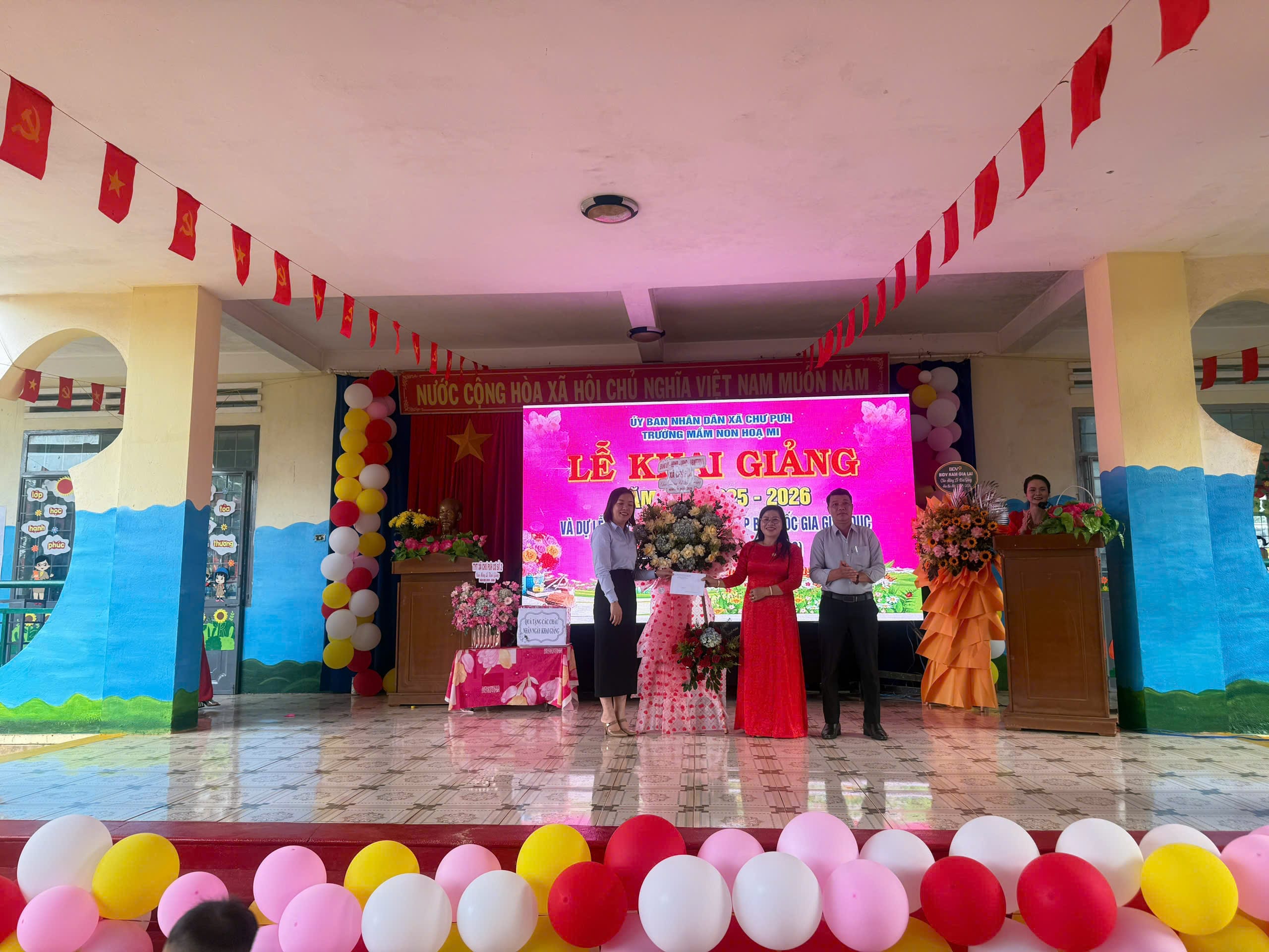 Trẻ tham gia hoạt động học tập