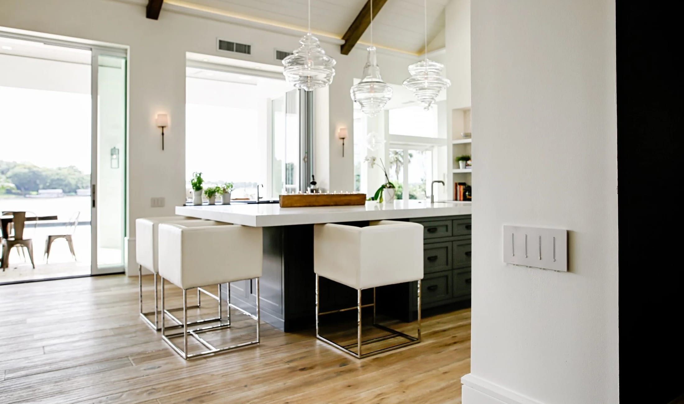 Hamptons residence with integrated lighting, shading, audio, networking, and smart home control