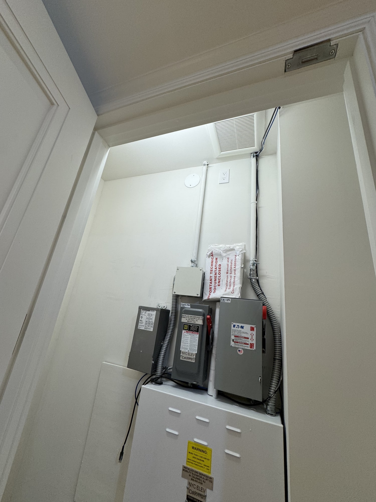 Organized home technology equipment rack supporting reliable connected systems