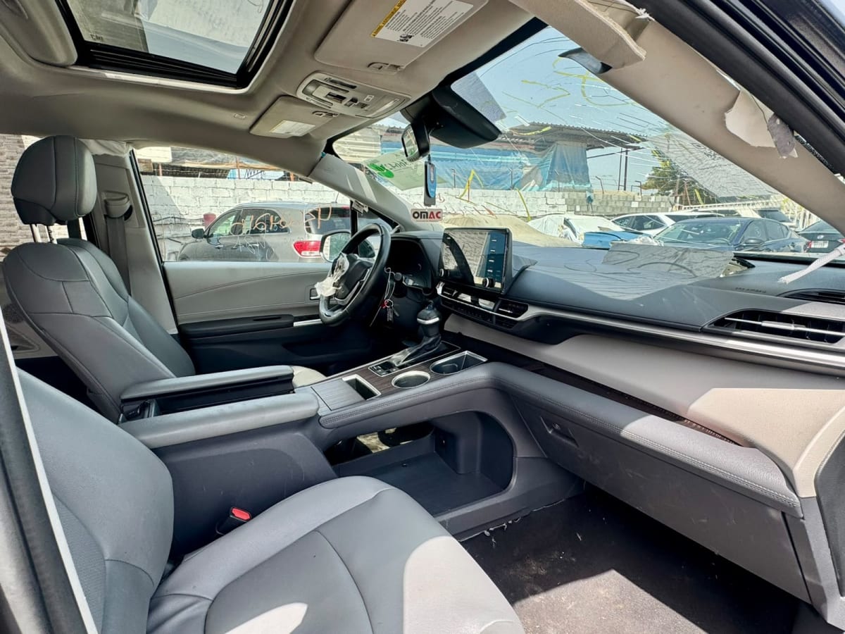 2023 TOYOTA Sienna - Photo 8