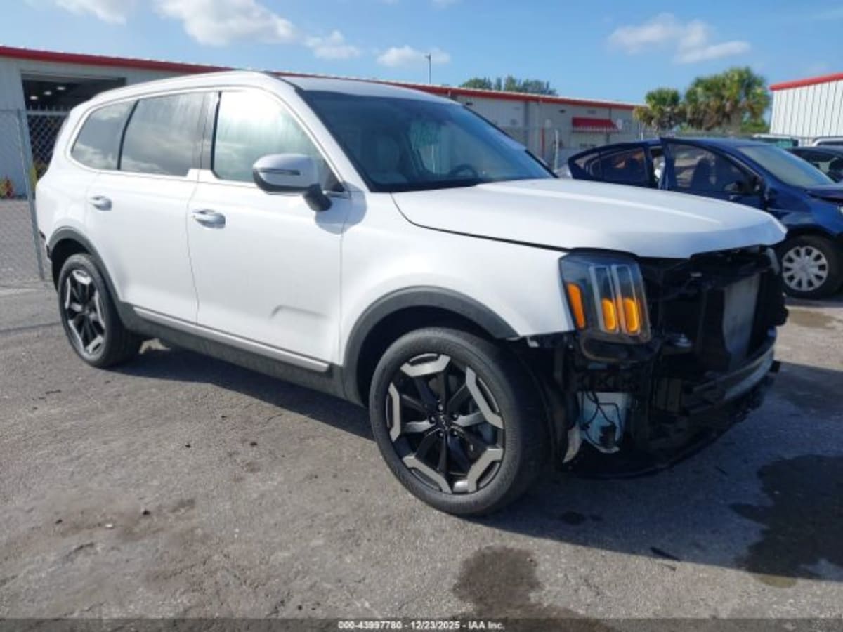 2025 KIA Telluride - Image 1