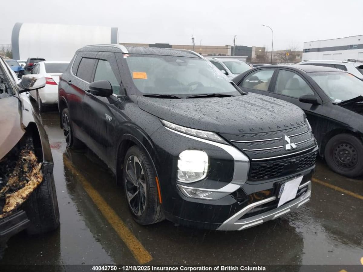 2025 MITSUBISHI Outlander - Image 1