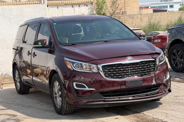 2019 KIA Sedona - Photo 2