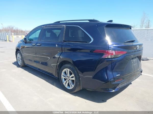 2023 TOYOTA Sienna
