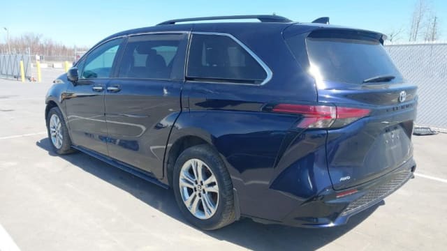 2023 TOYOTA Sienna