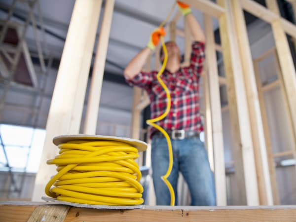 Câblage électrique d'un circuit dans une boîte de dérivation