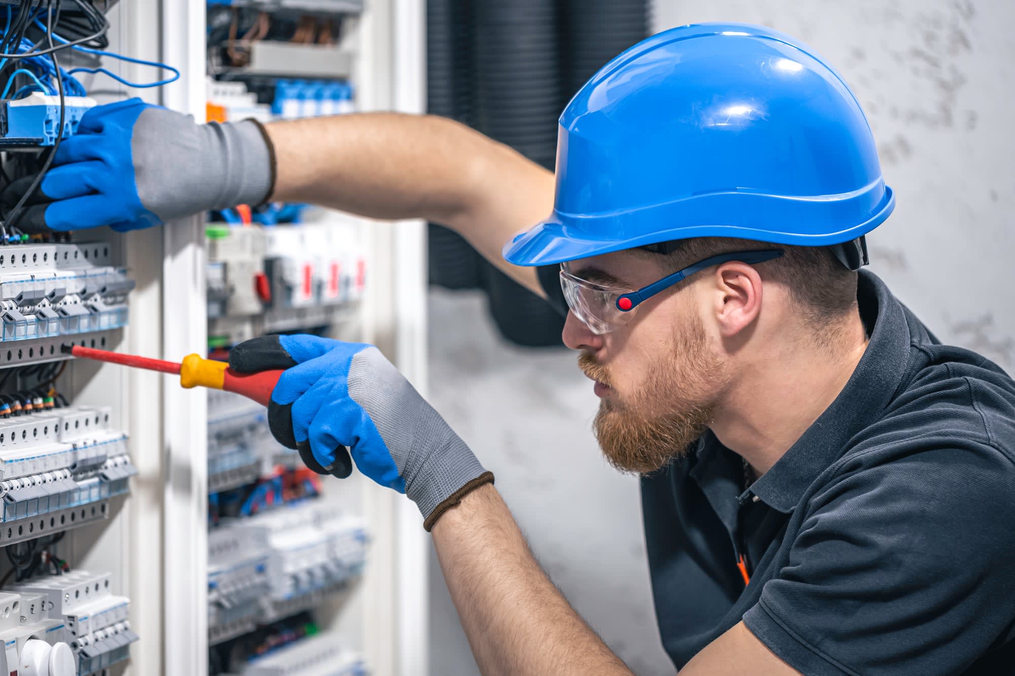 Diagnostic d’un tableau électrique par un électricien professionnel
