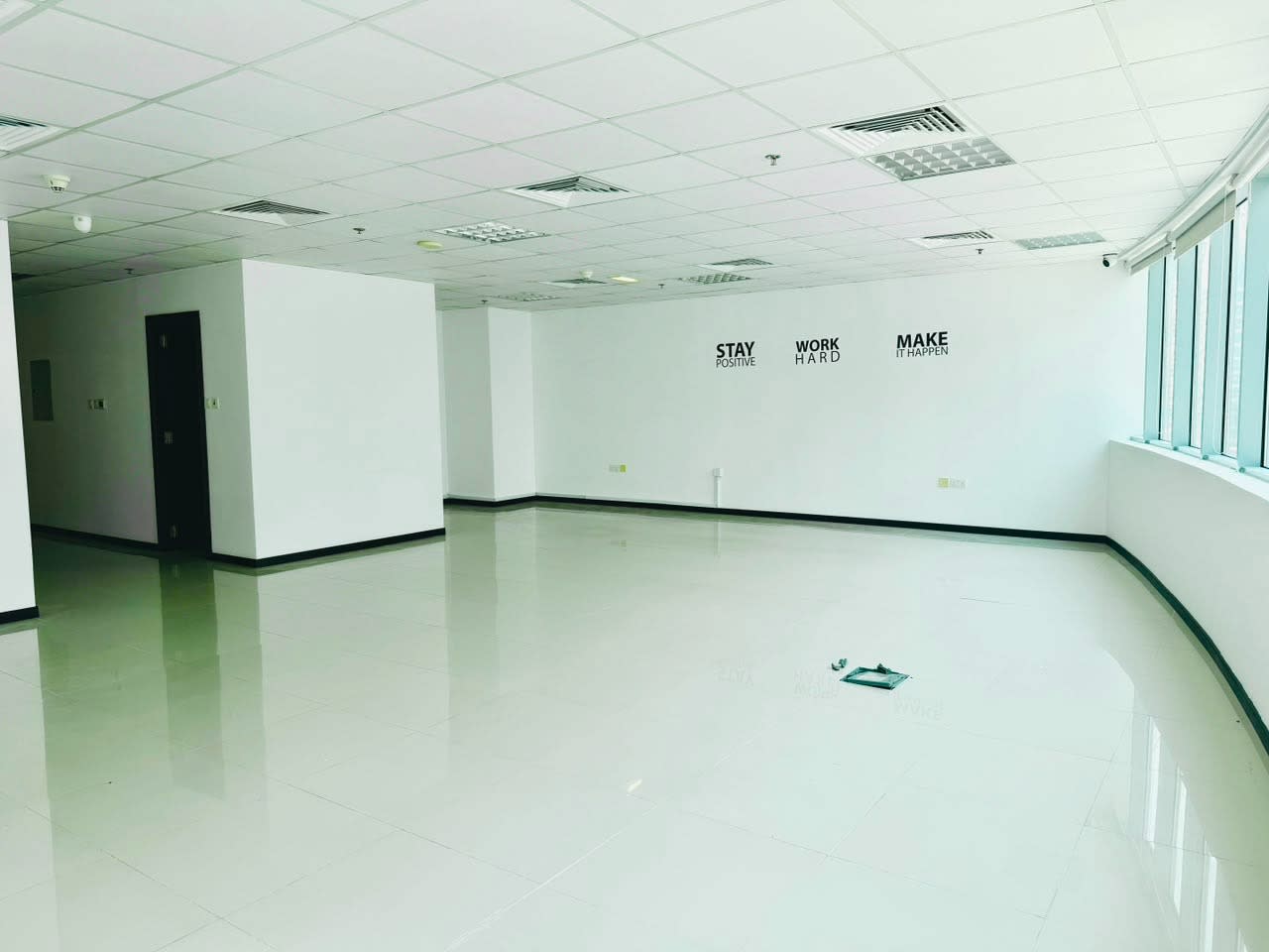 Fitted Office Space for Rent in XL Tower, Business Bay