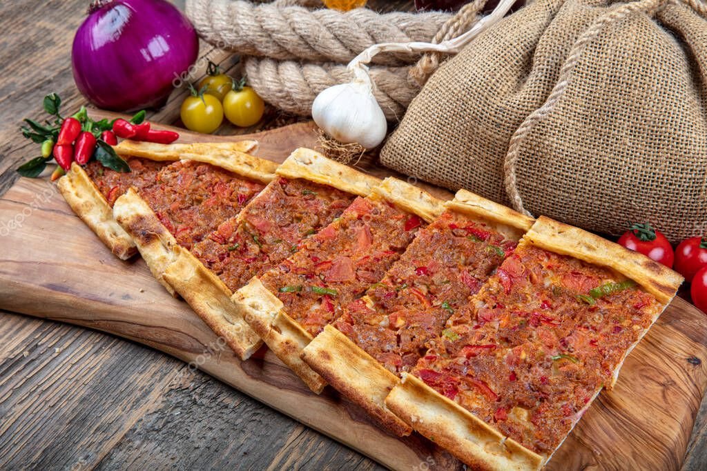 Kıymalı Pide